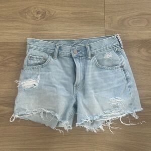 GAP 4” Low Rise Stride Light Wash Distressed Denim Cutoff Shorts